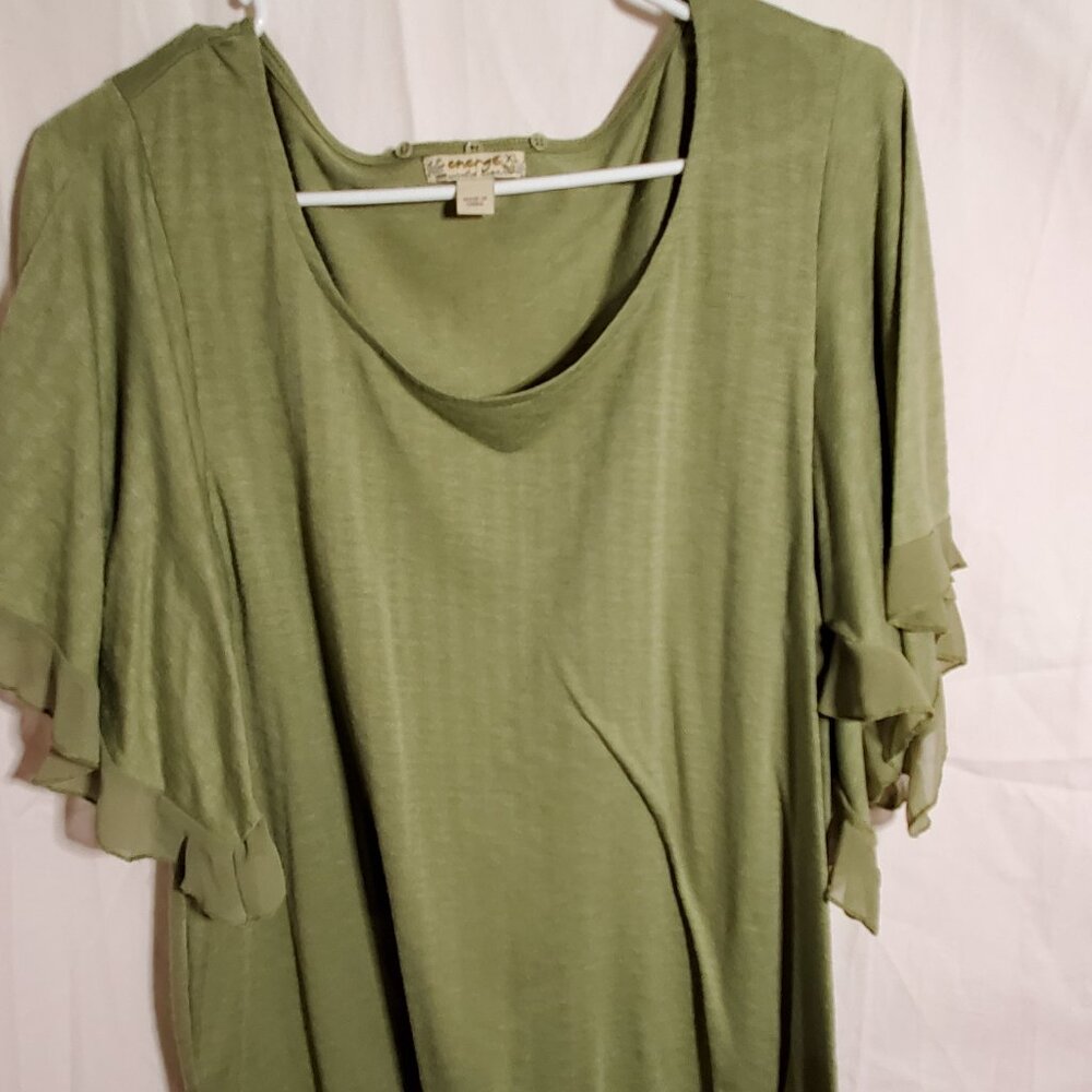 Energe World Wear short sleeve blouse (NWOT)